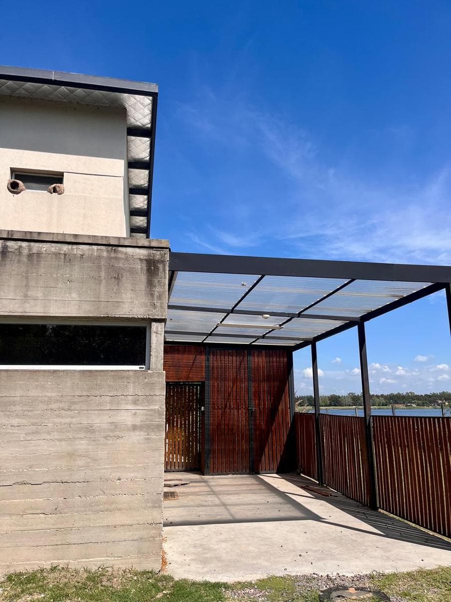 5-Bedroom House for Sale or Rent in La Laguna, Santa Clara Neighborhood, Villanueva, Tigre