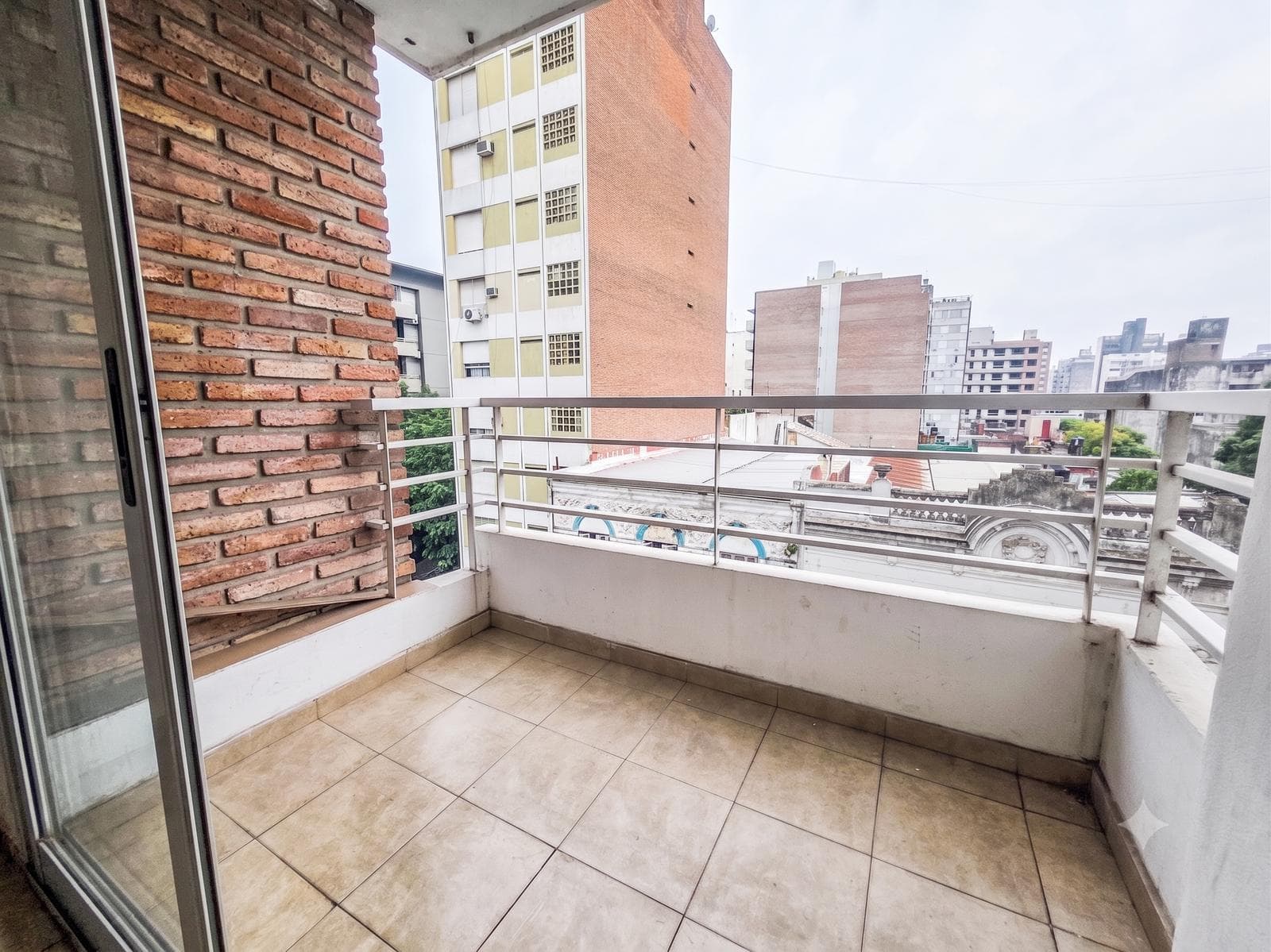 VENTA - Departamento de 2 dormitorios al frente, Centro - Rosario