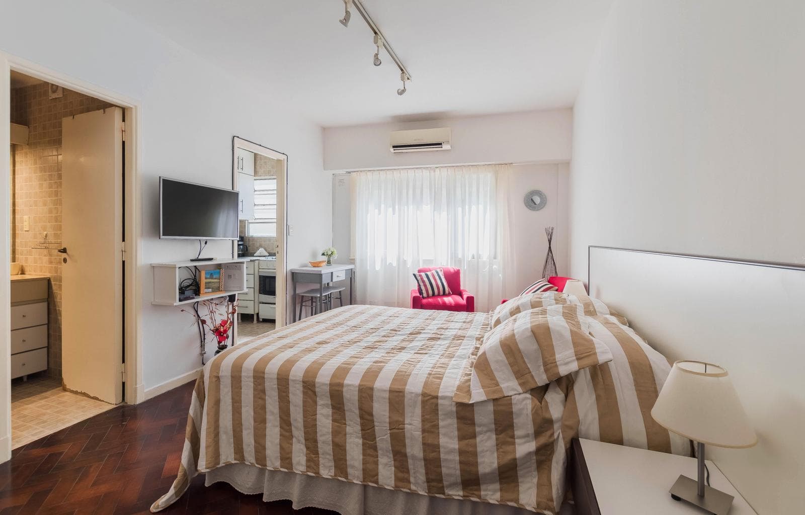 Furnished studio apartment for short-term rent in Caballito
