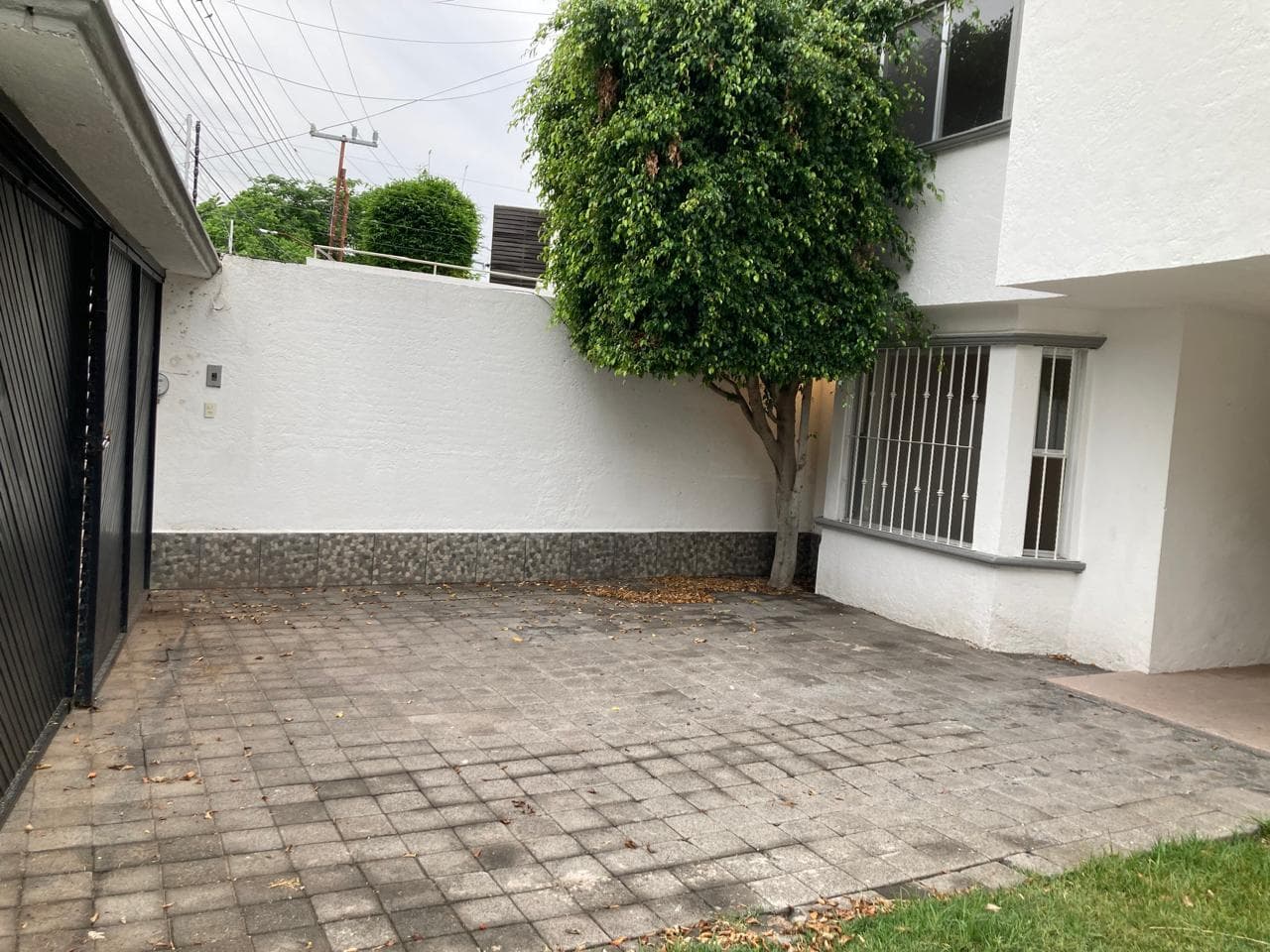 House for sale/rent in the Jurica Subdivision, Querétaro, Qro.