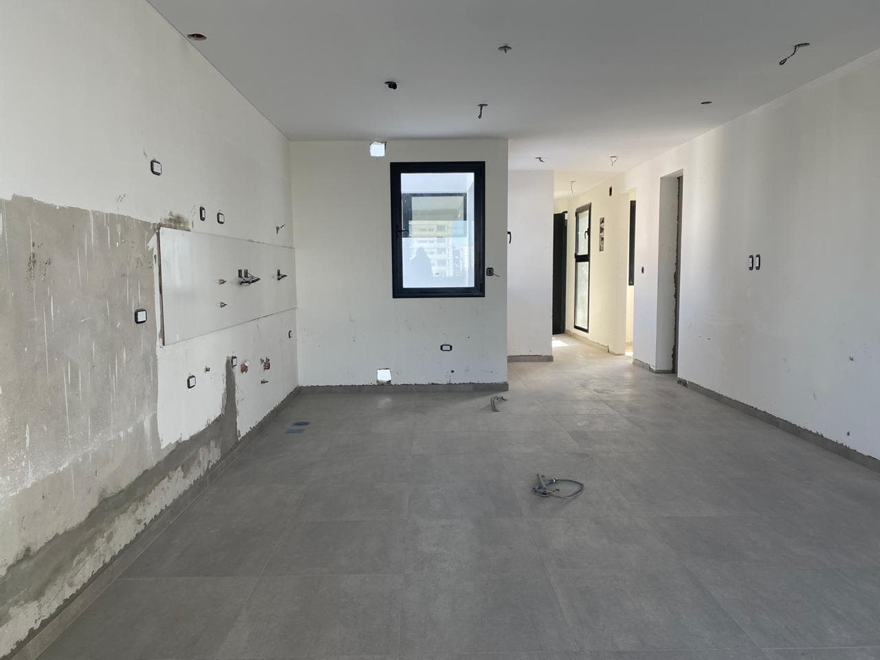 Apartment in La Plata, 37th Street between 7th and 8th Streets. 2-bedroom apartment with an office, barbecue, and garage