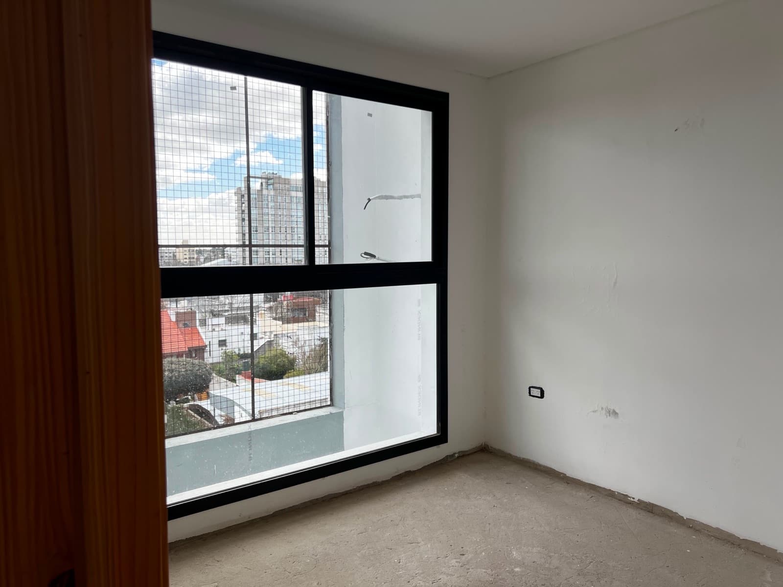 Apartment in La Plata, 37th Street between 7th and 8th Streets: 2-bedroom apartment with an office, barbecue, and garage