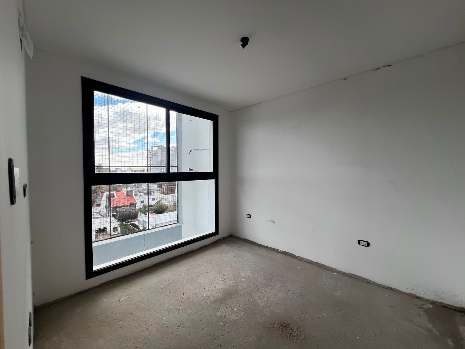 Apartment in La Plata, 37th Street between 7th and 8th Streets: 2-bedroom apartment with an office, barbecue, and garage