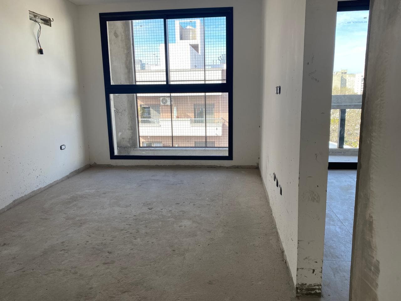 Apartment in La Plata, 37th Street between 7th and 8th Streets. 2-bedroom apartment with an office, barbecue, and garage