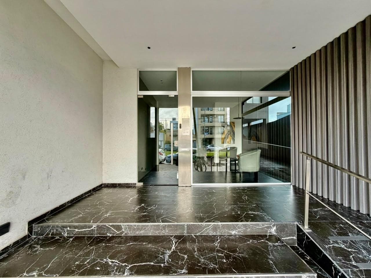 2-bedroom apartment with a garage