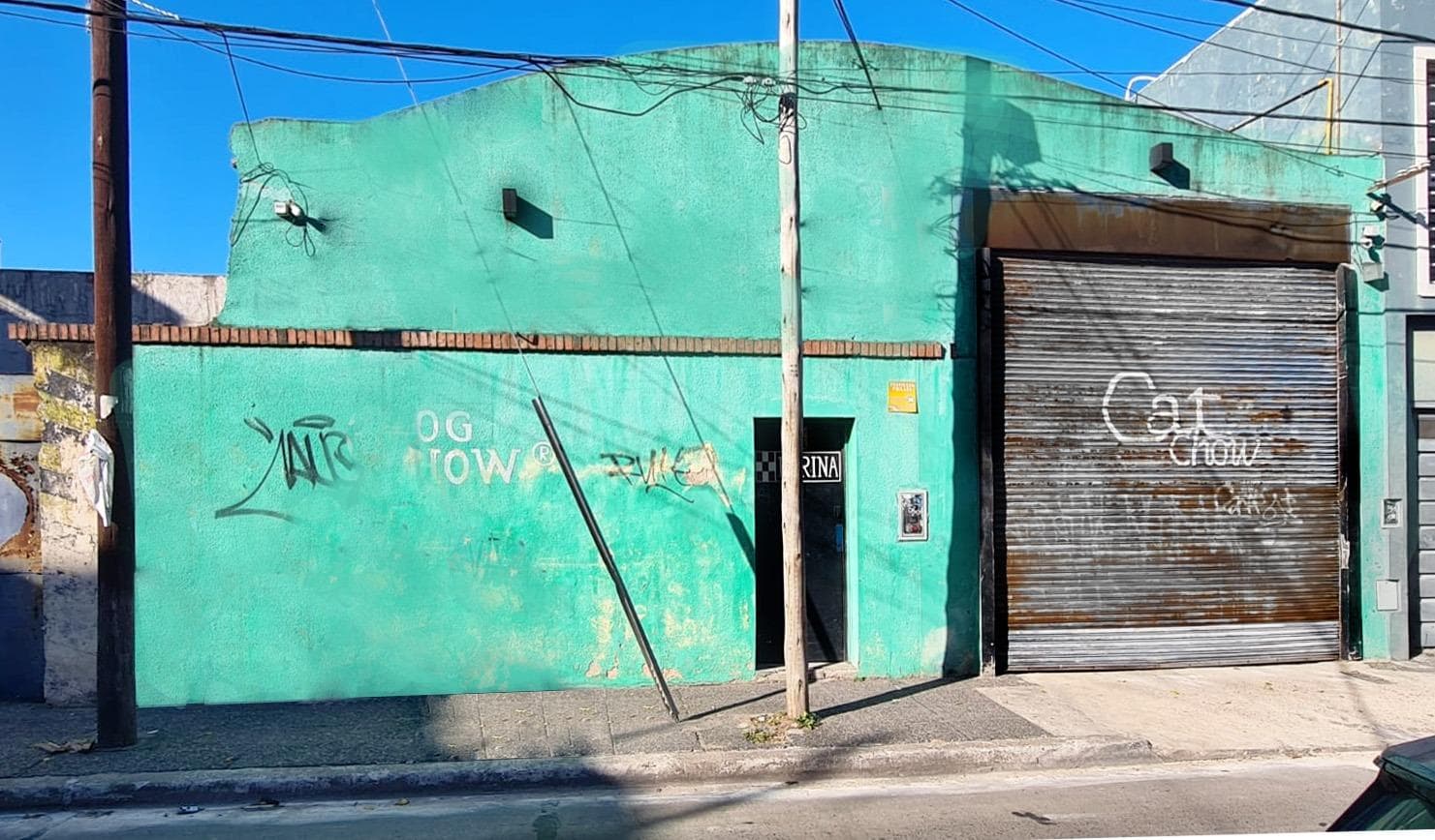 Venta 2 Galpones Ramos Mejia excelente y exclusiva ubicacion. Facil acceso a calles importantes.