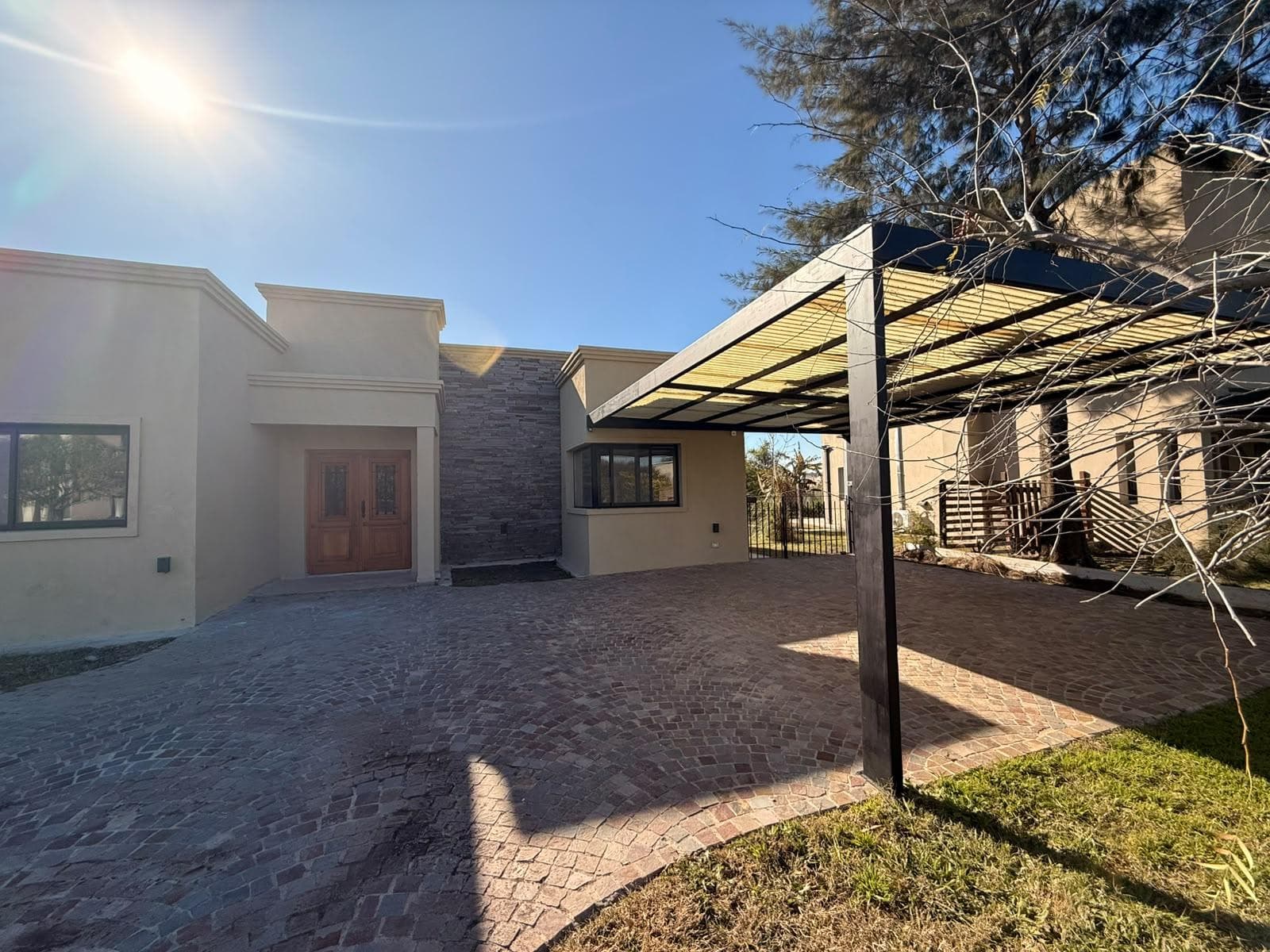 Annual Rental: 5-Bedroom House in the San Sebastian Neighborhood, Area 6