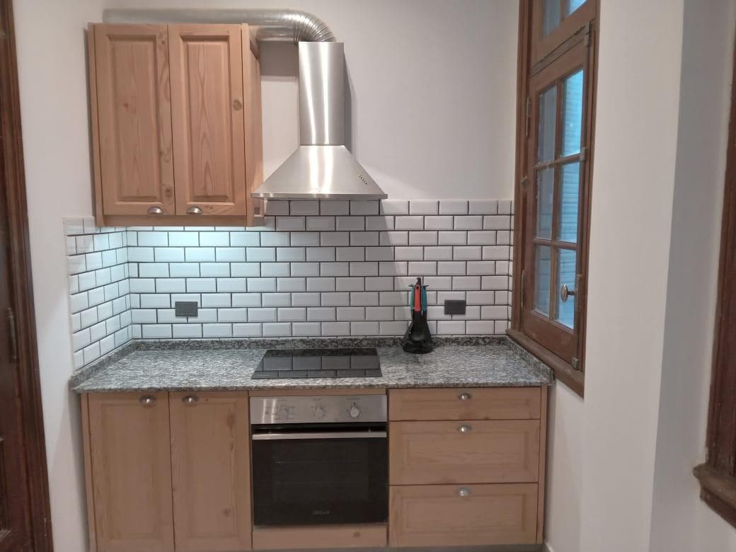 Renovated 3-room apartment in Monserrat - For Sale