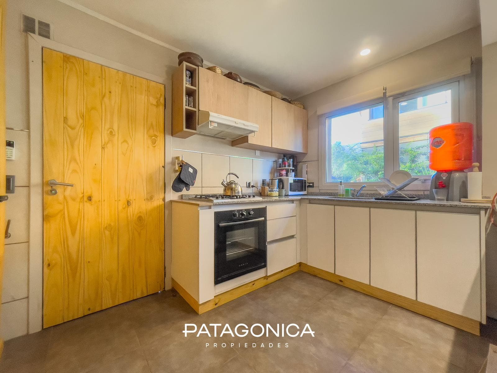 3-room apartment with a garden. All utilities included. Fully equipped