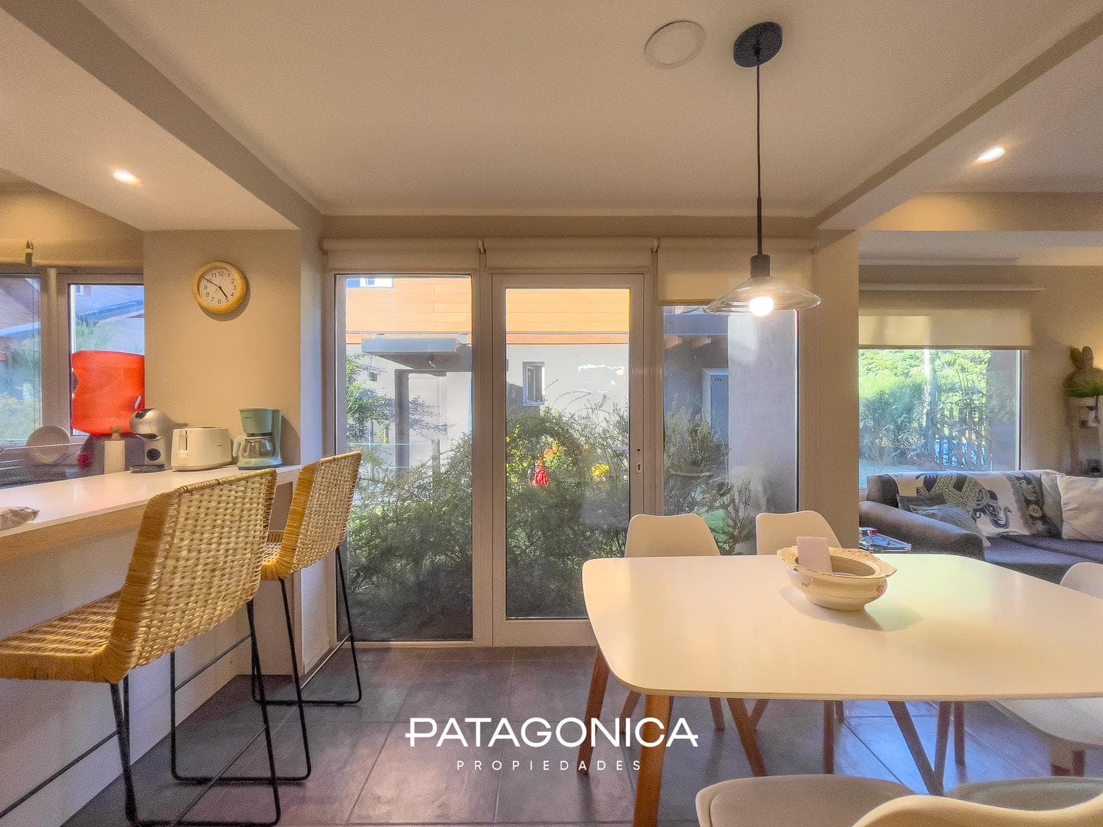3-room apartment with a garden. All utilities included. Fully equipped
