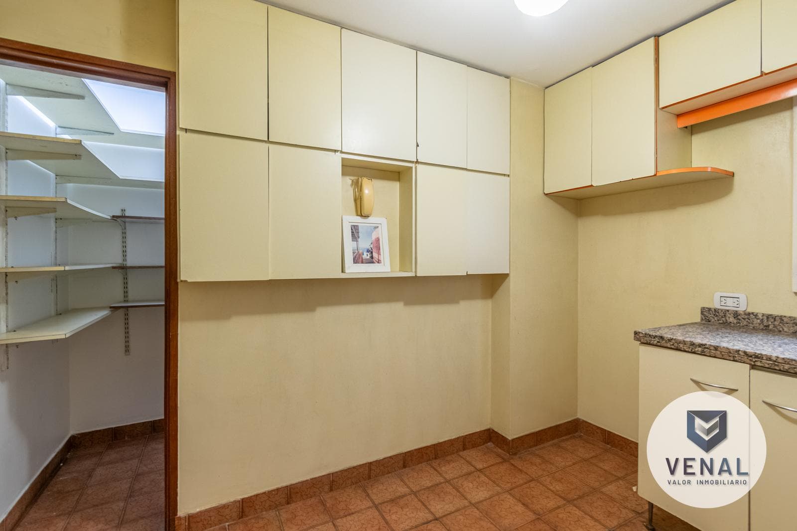 Apartment for Sale in Colegiales: 3-room apartment with garage, just a few meters from Elcano Avenue, 61 m²