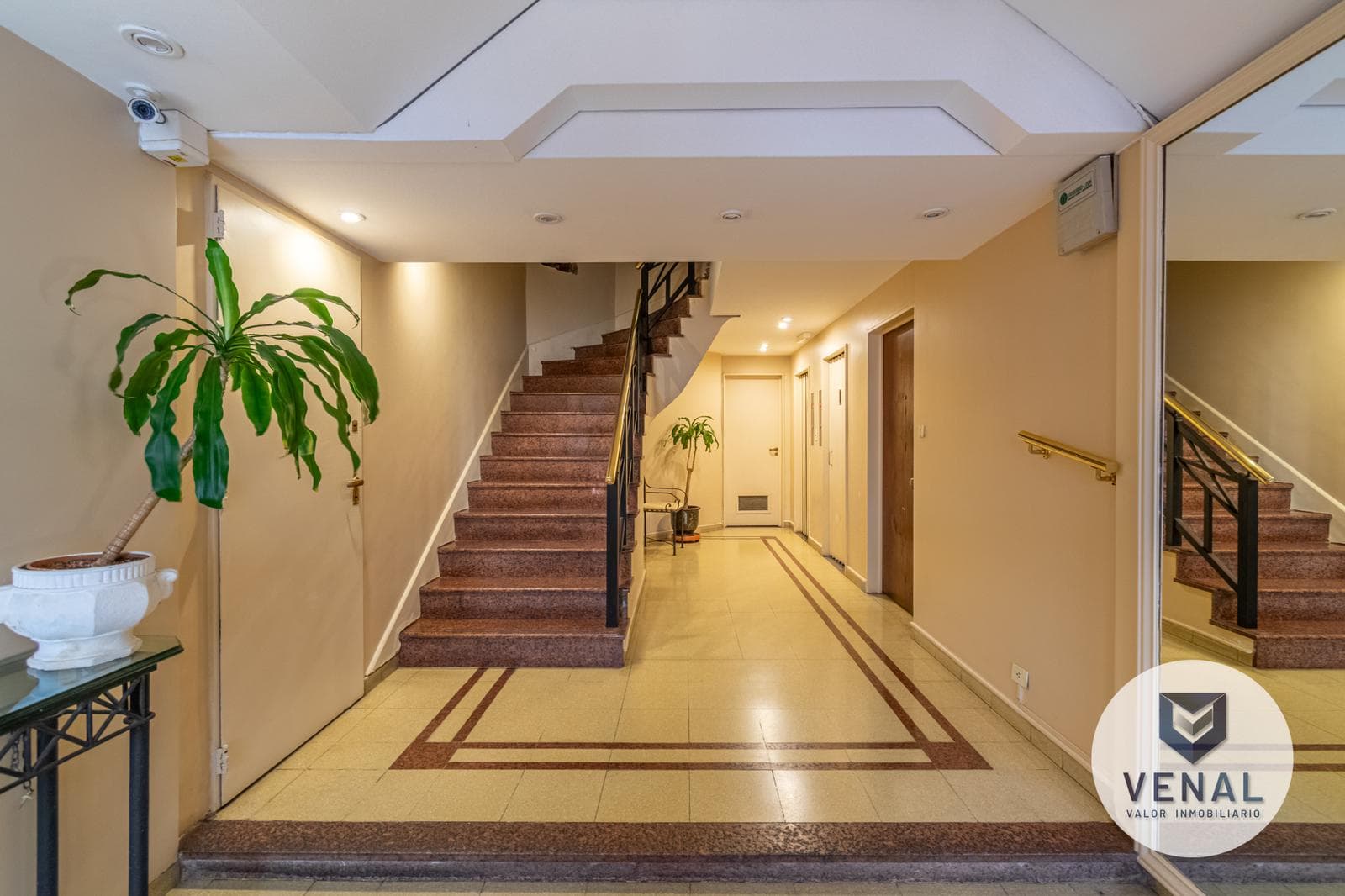 Apartment for Sale in Colegiales: 3-room apartment with garage, just a few meters from Elcano Avenue, 61 m²