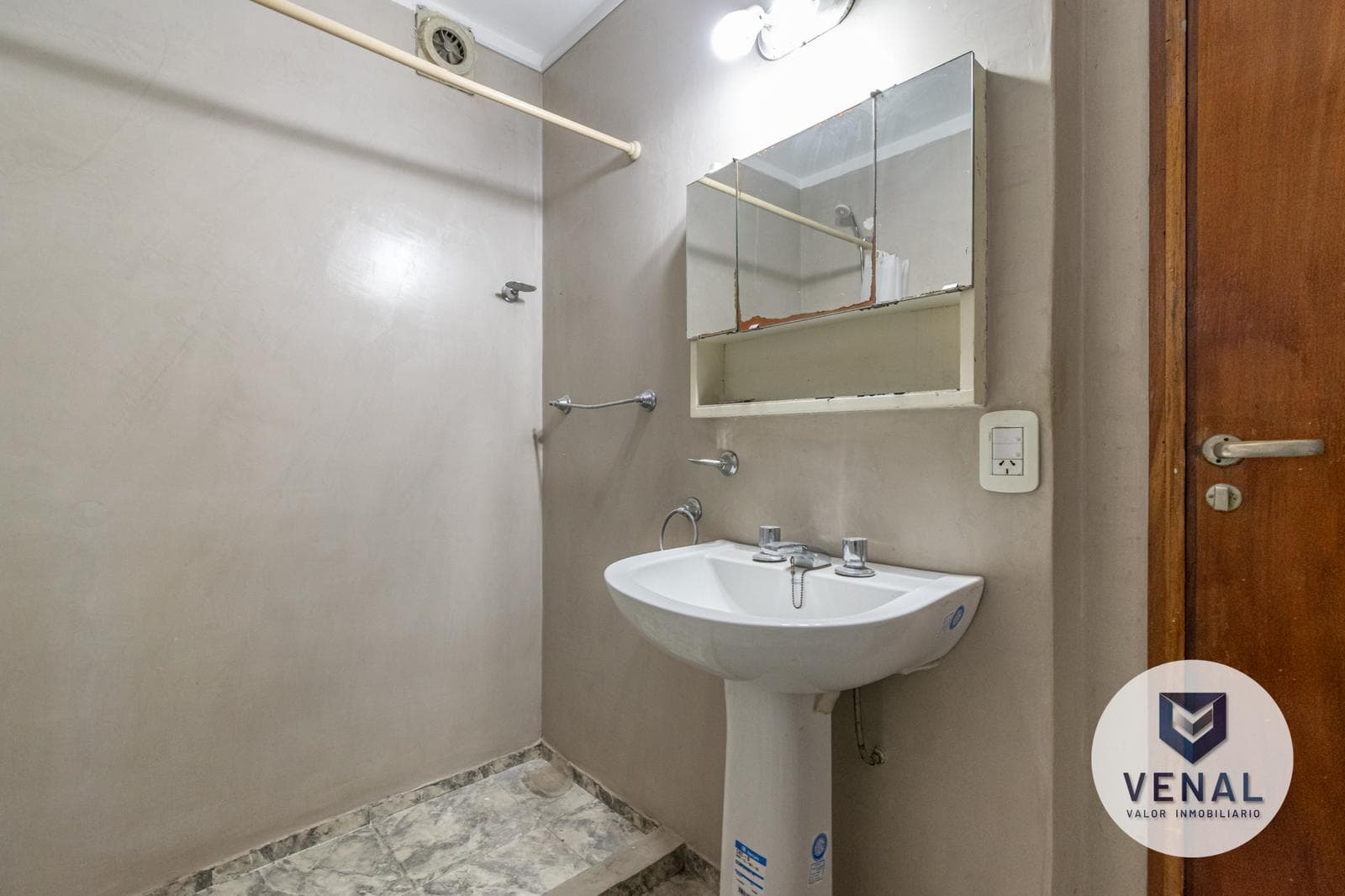 Apartment for Sale in Colegiales: 3-room apartment with garage, just a few meters from Elcano Avenue, 61 m²