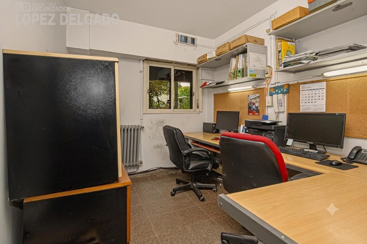 4-room house with a guest house, garden, and pool in Villa del Parque