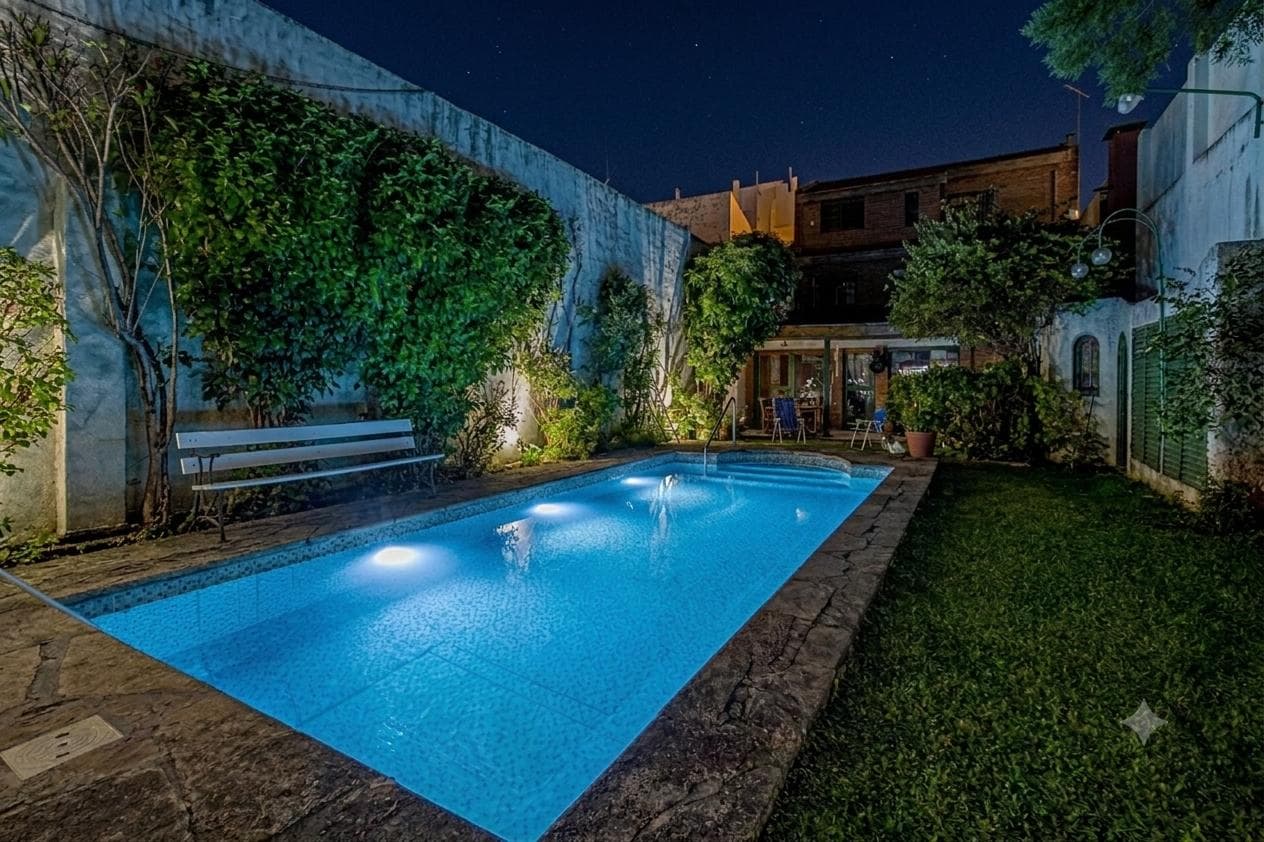 4-room house with a guest house, garden, and pool in Villa del Parque