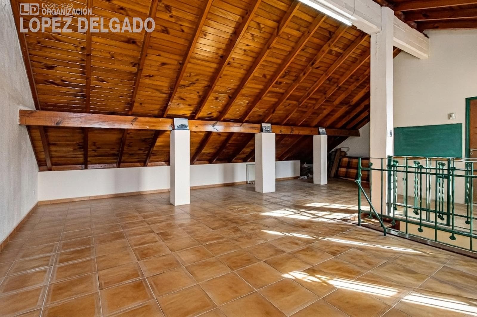 4-room house with a guest house, garden, and pool in Villa del Parque