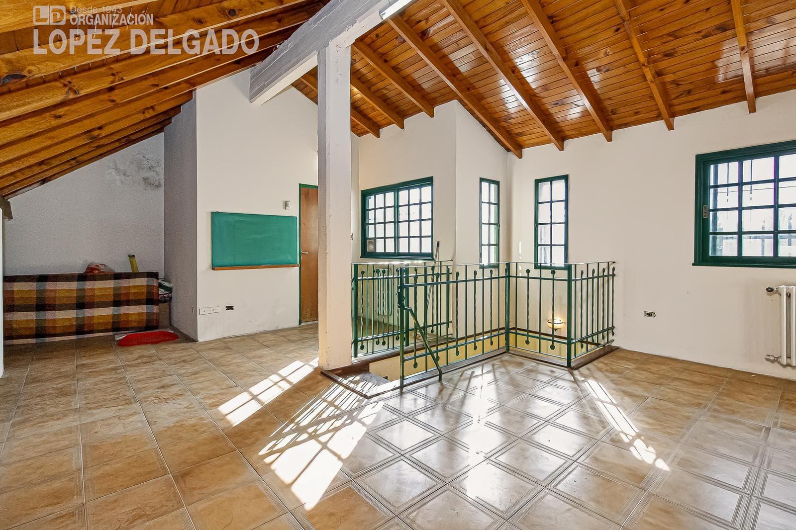 4-room house with a guest house, garden, and pool in Villa del Parque