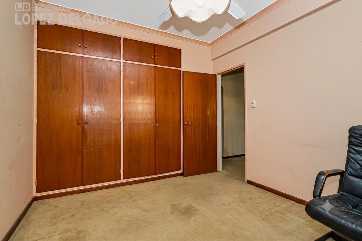 4-room house with a guest house, garden, and pool in Villa del Parque