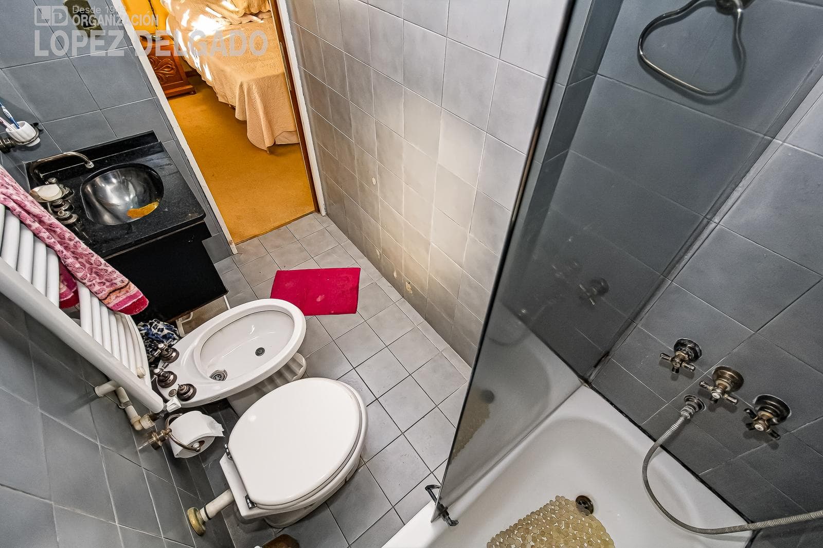 4-room house with a guest house, garden, and pool in Villa del Parque