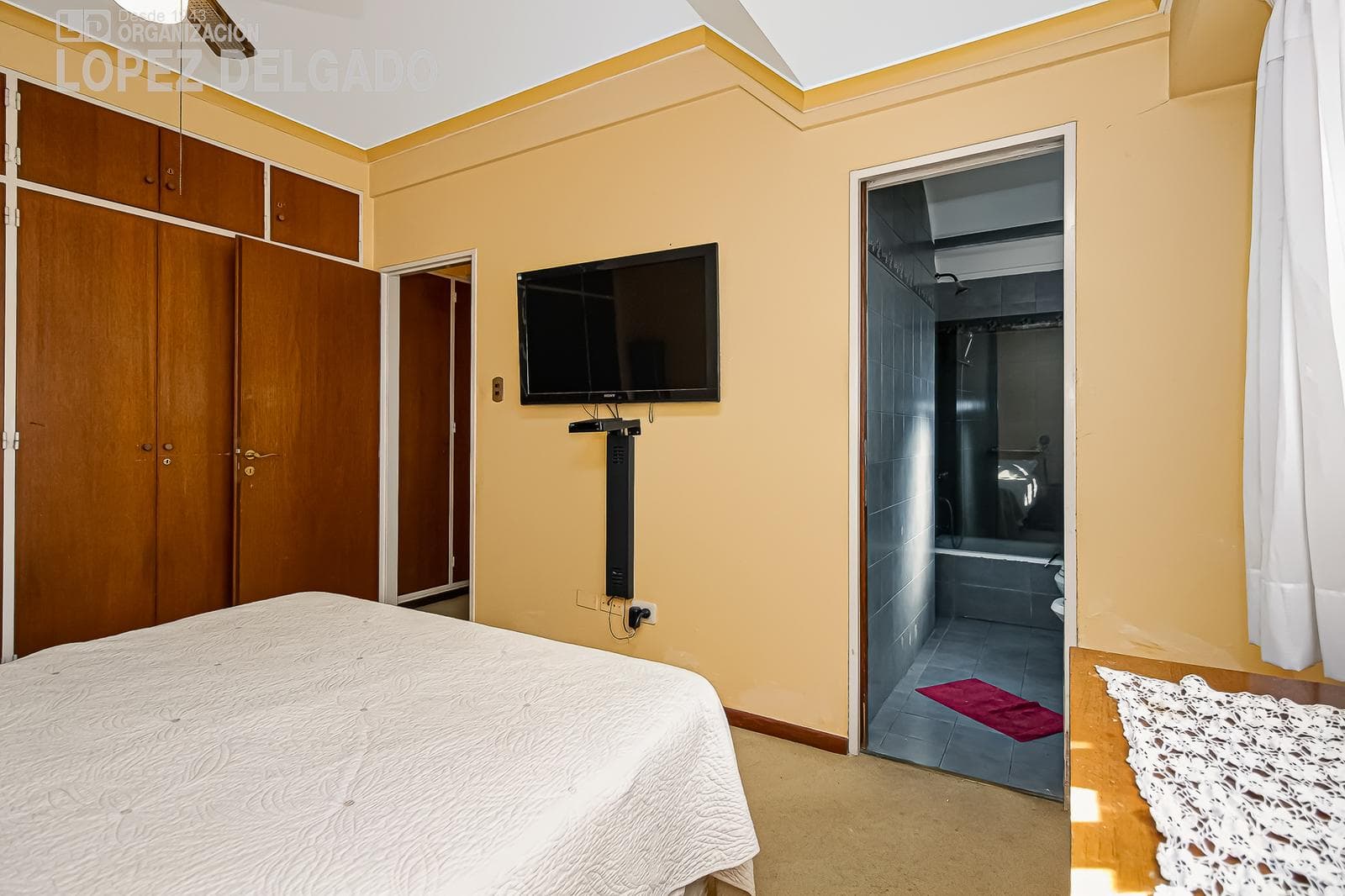 4-room house with a guest house, garden, and pool in Villa del Parque