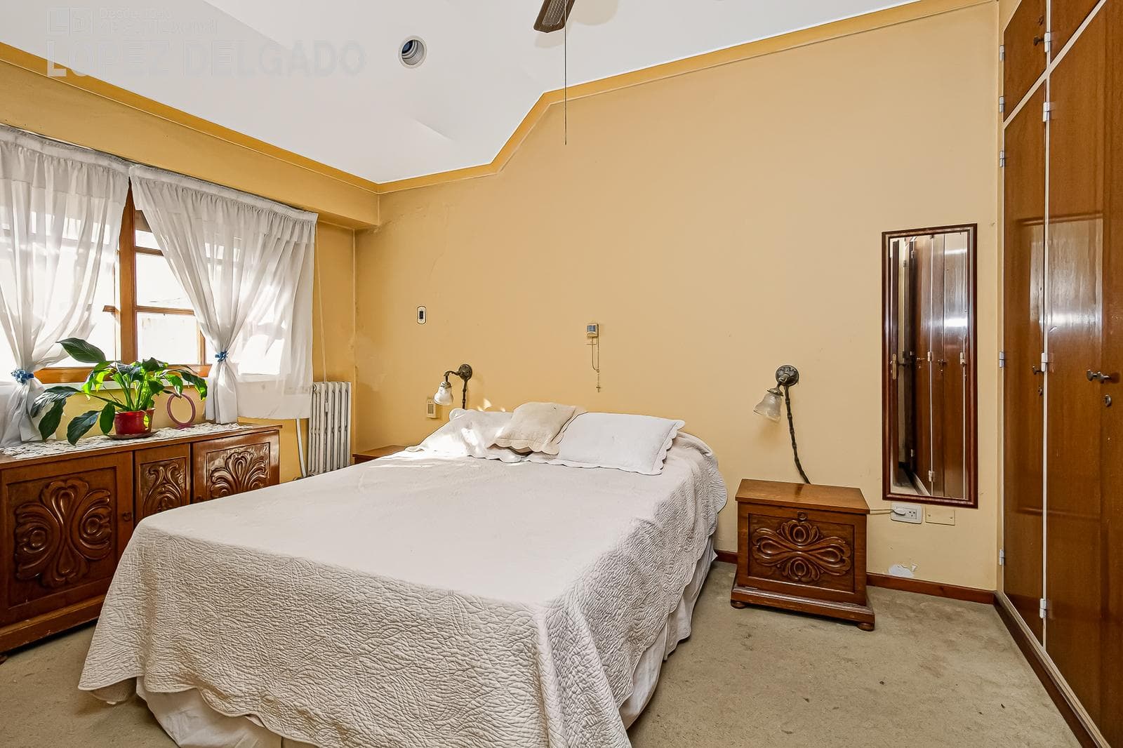 4-room house with a guest house, garden, and pool in Villa del Parque