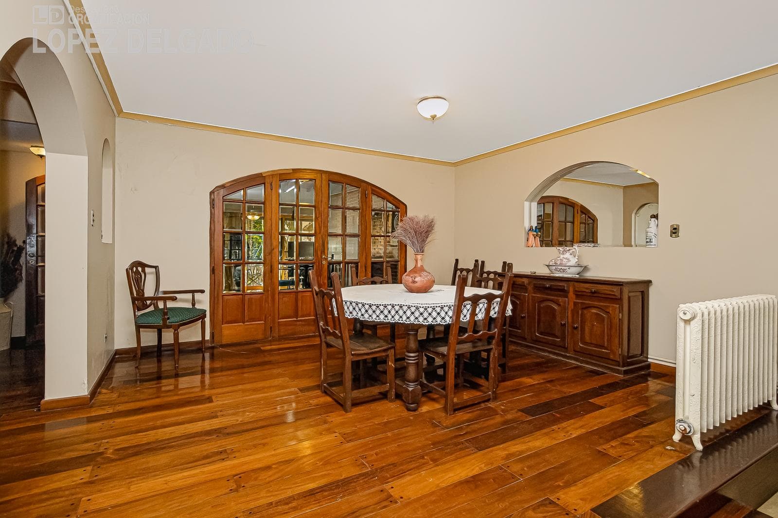 4-room house with a guest house, garden, and pool in Villa del Parque
