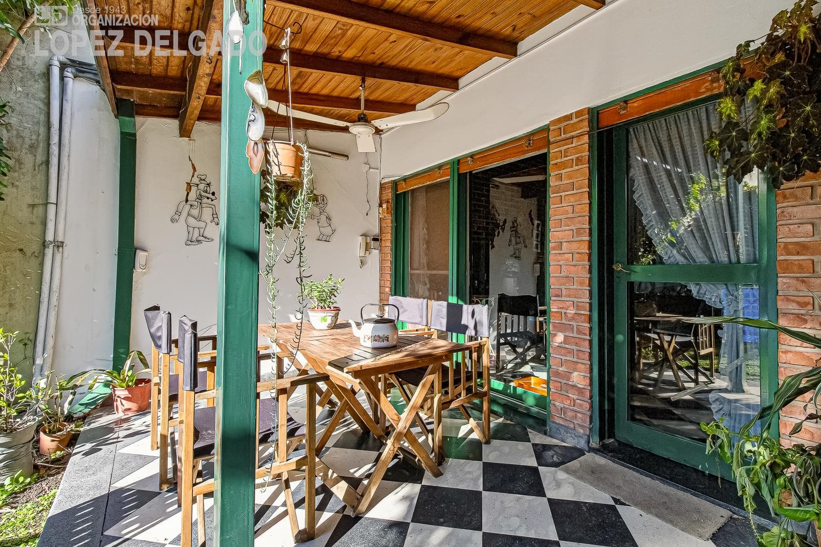 4-room house with a guest house, garden, and pool in Villa del Parque