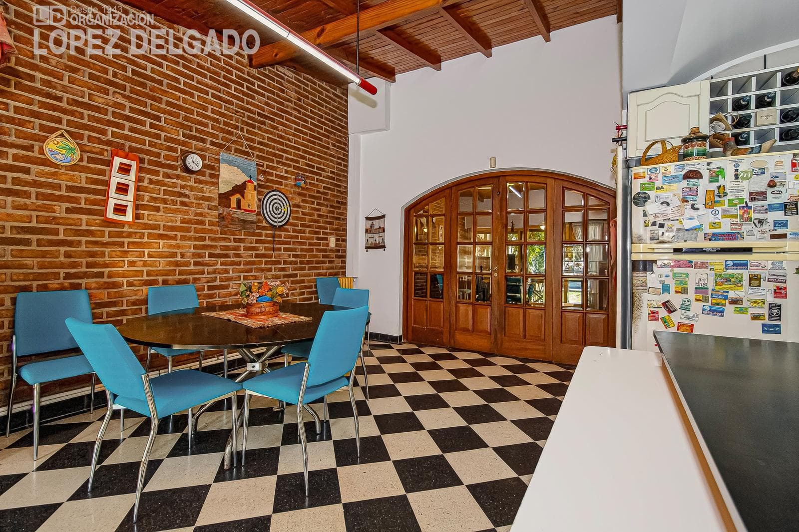 4-room house with a guest house, garden, and pool in Villa del Parque