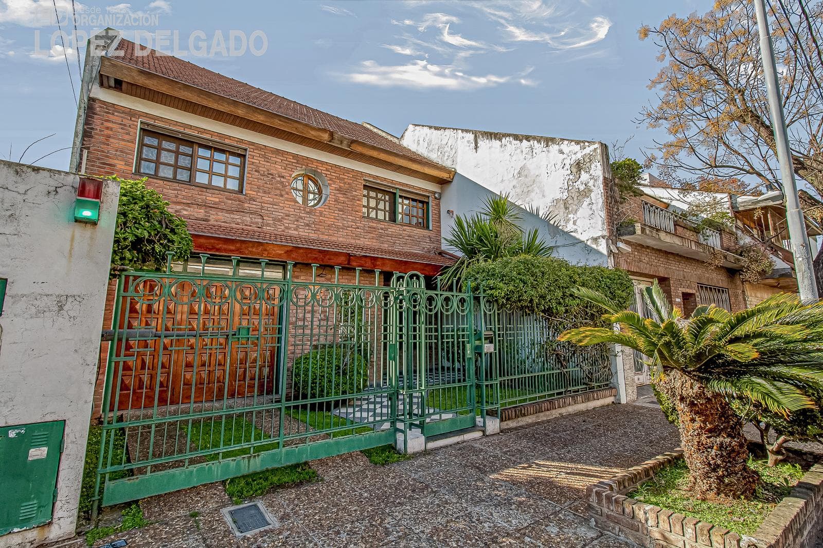 4-room house with a guest house, garden, and pool in Villa del Parque