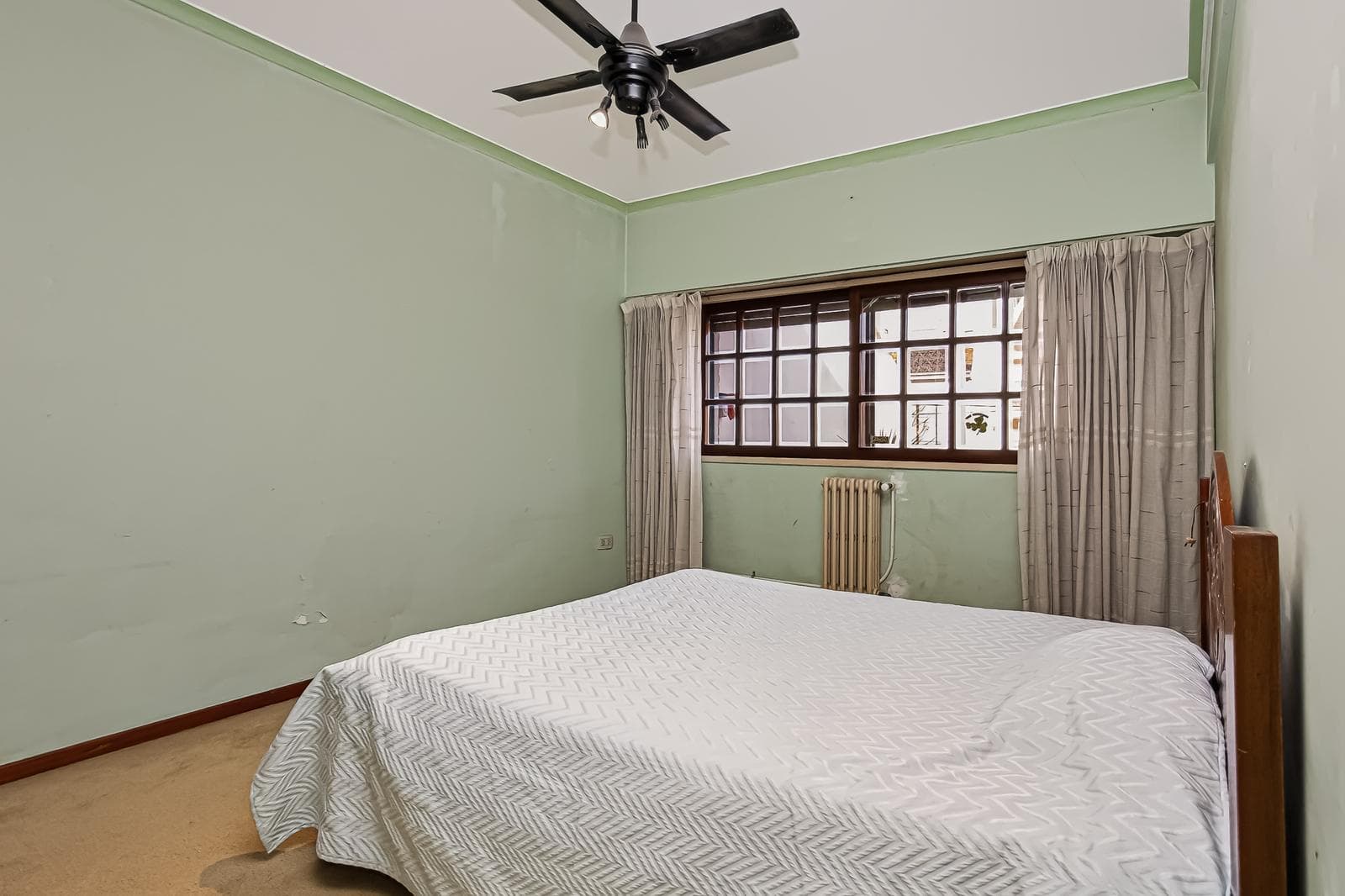 4-room house with a guest house, garden, and pool in Villa del Parque