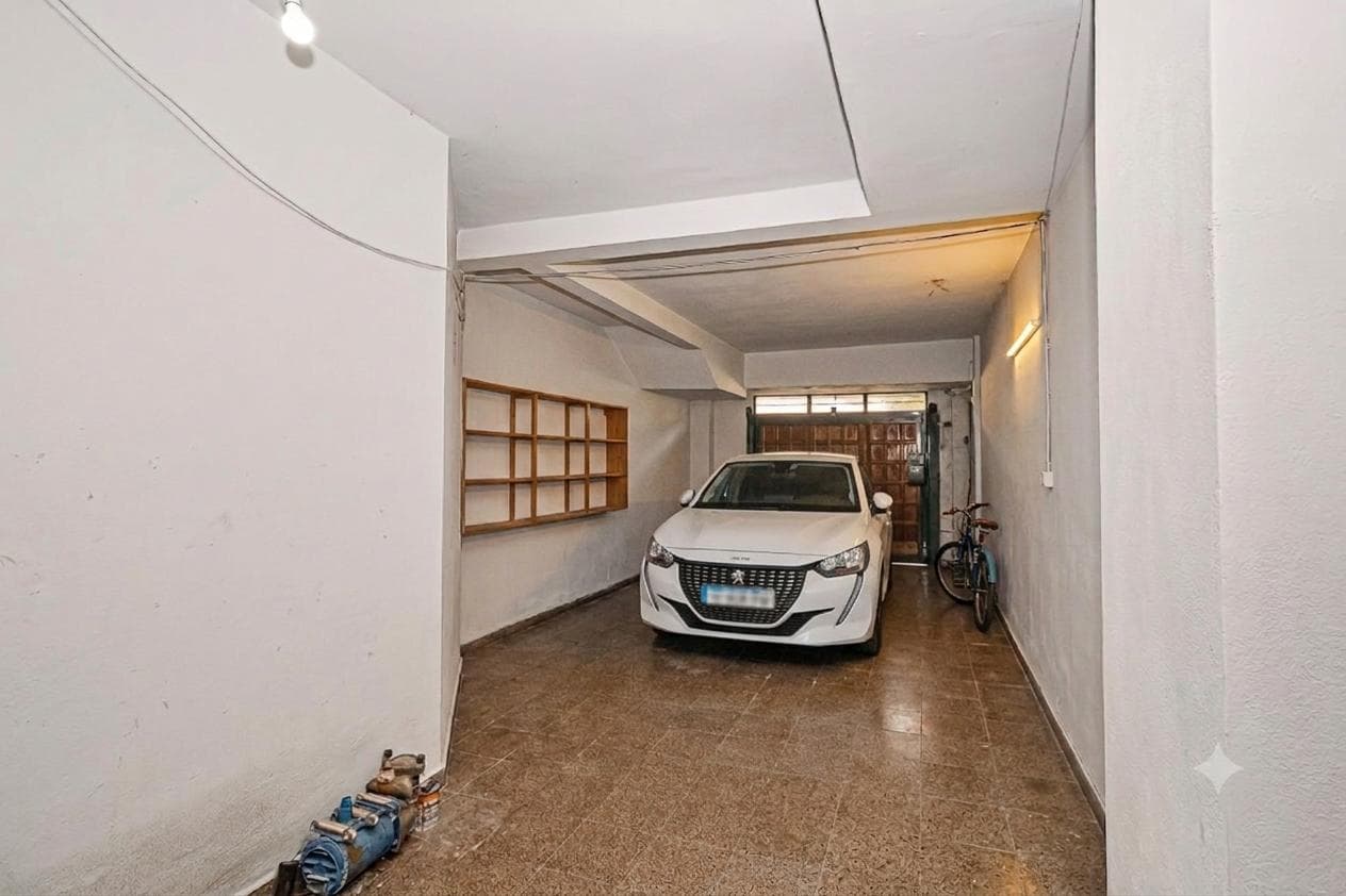 4-room house with a guest house, garden, and pool in Villa del Parque