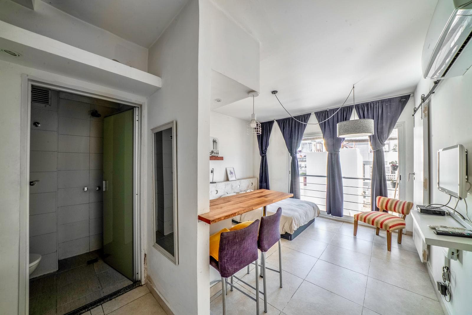 Furnished studio apartment with amenities available for short-term rent in Almagro