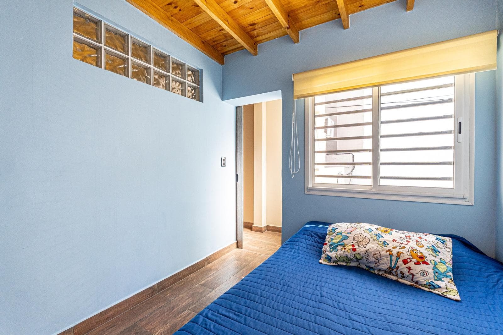 4-room apartment with a terrace—For Sale