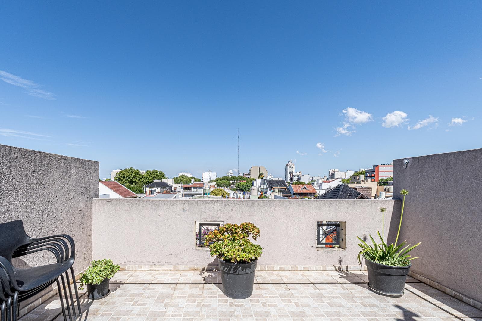 4-room apartment with a terrace—For Sale
