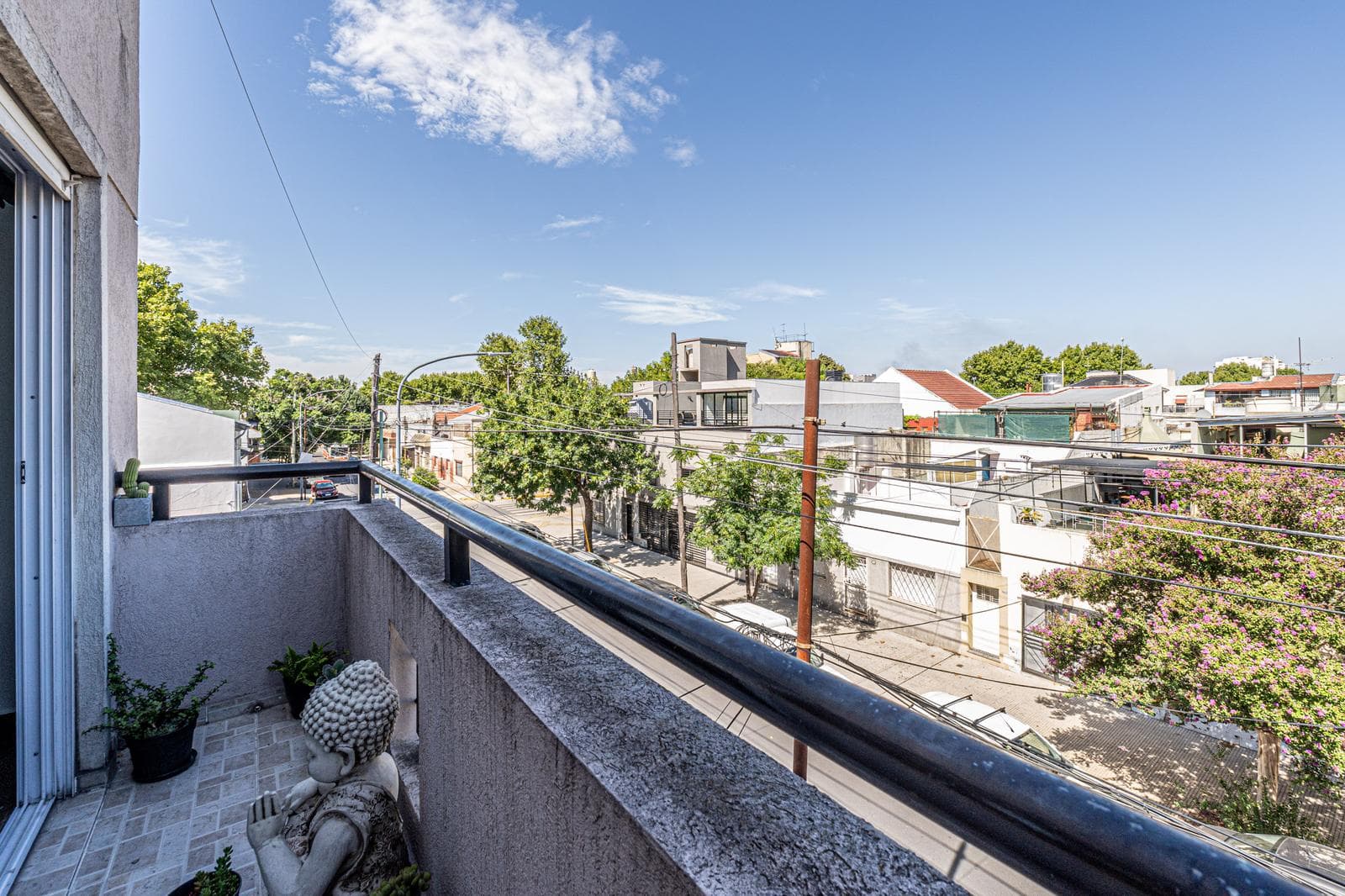 4-room apartment with a terrace—For Sale