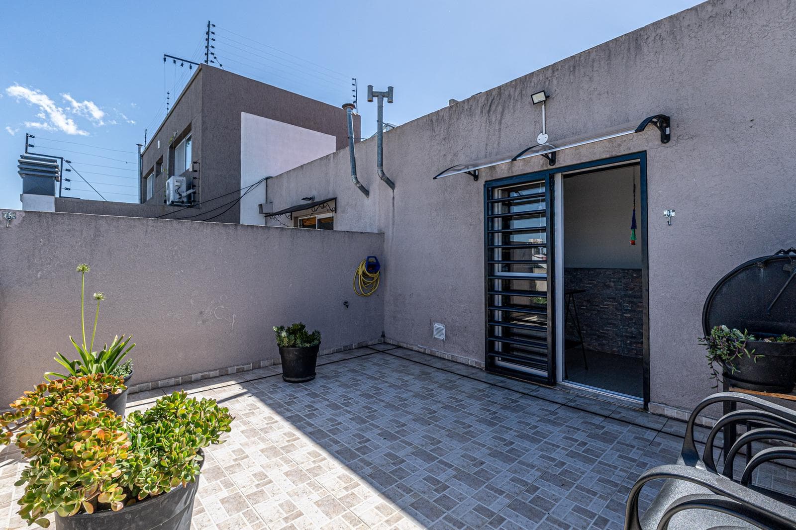 4-room apartment with a terrace—For Sale
