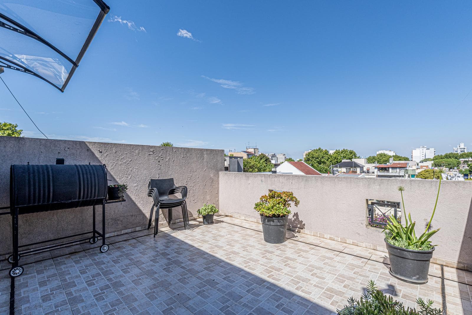 4-room apartment with a terrace—For Sale
