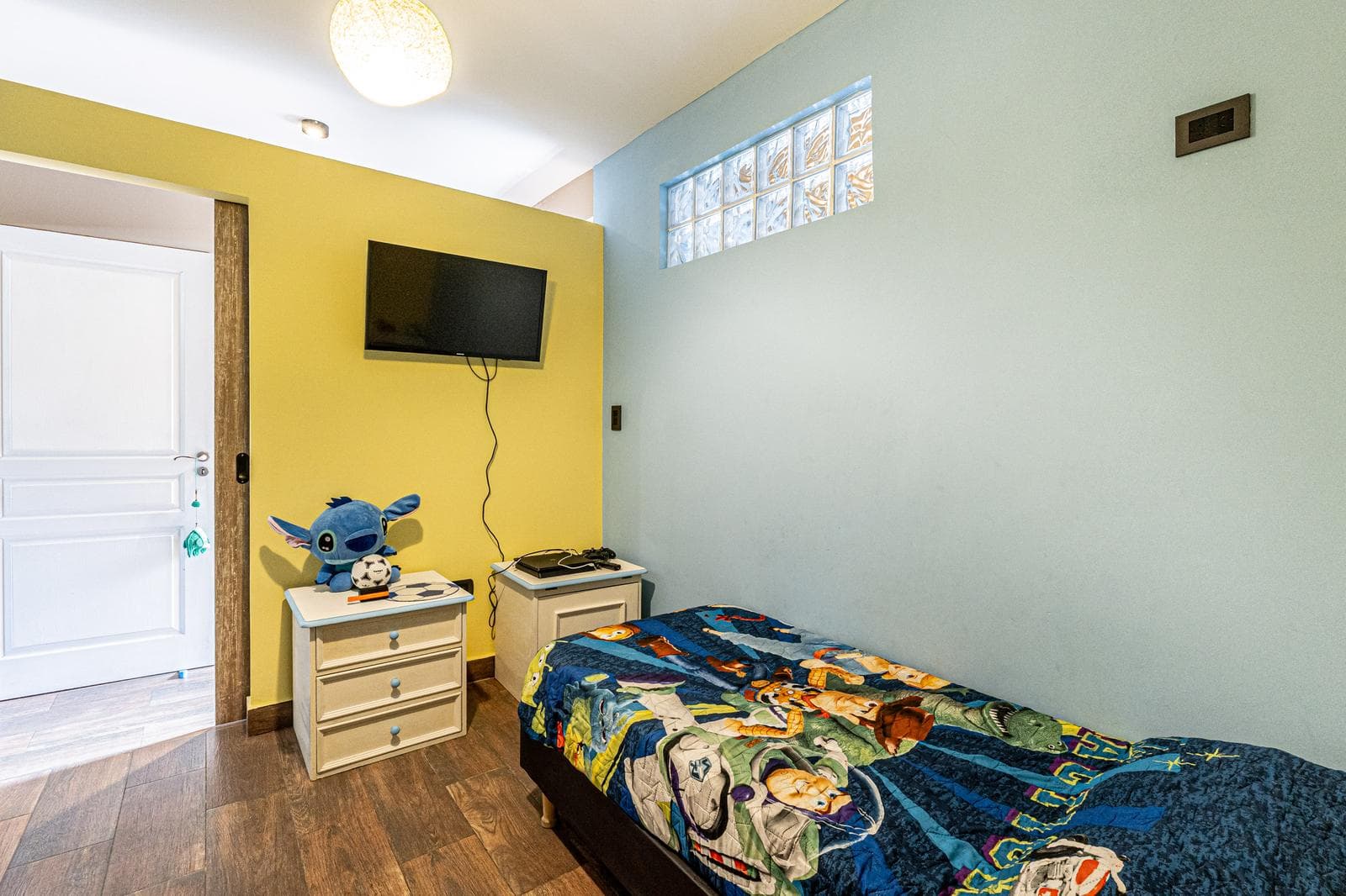 4-room apartment with a terrace—For Sale