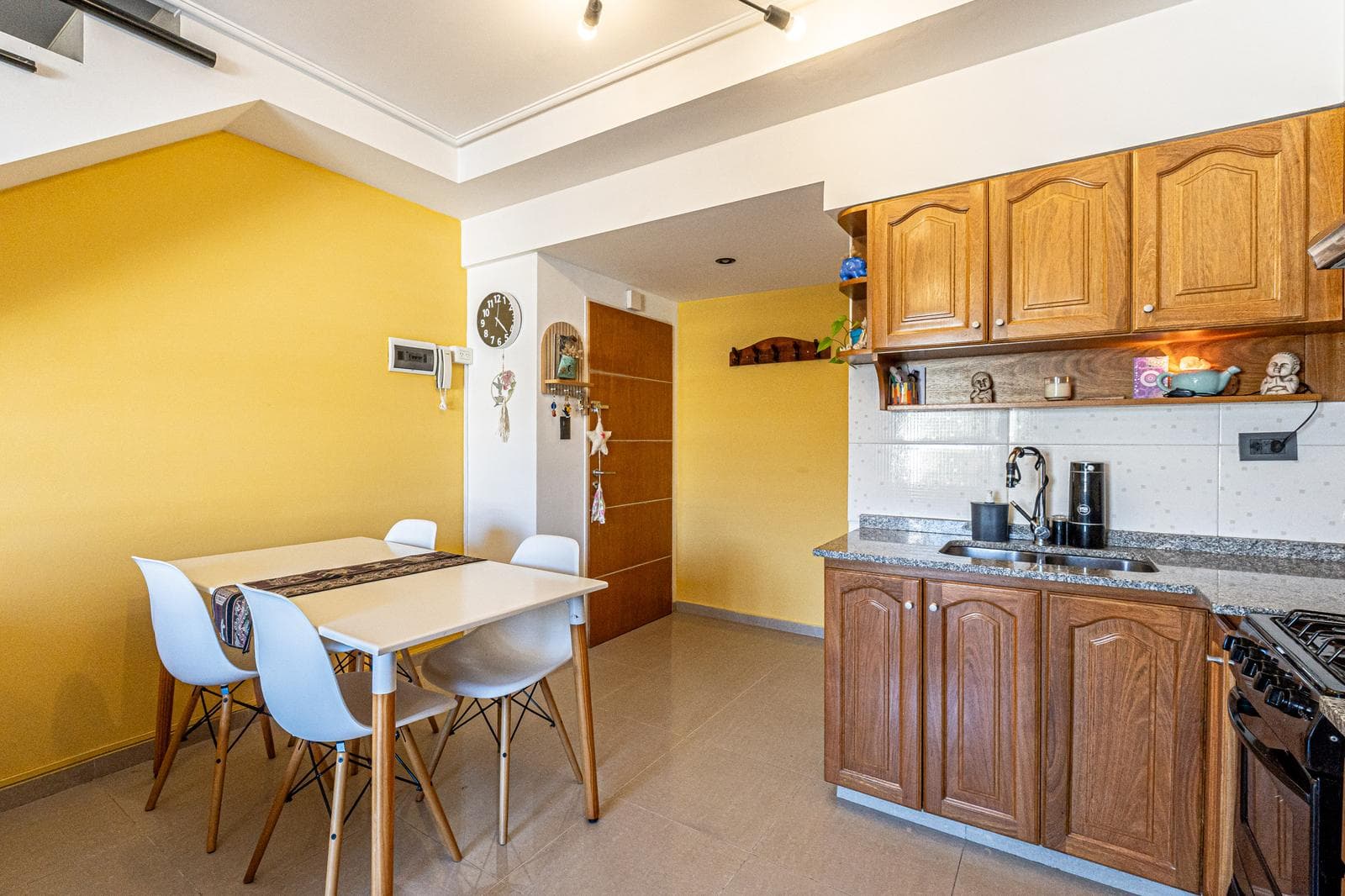 4-room apartment with a terrace—For Sale