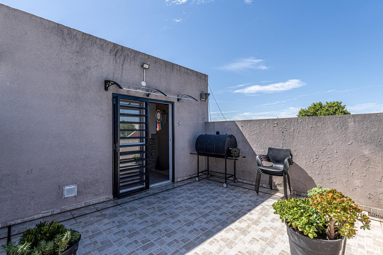 4-room apartment with a terrace—For Sale