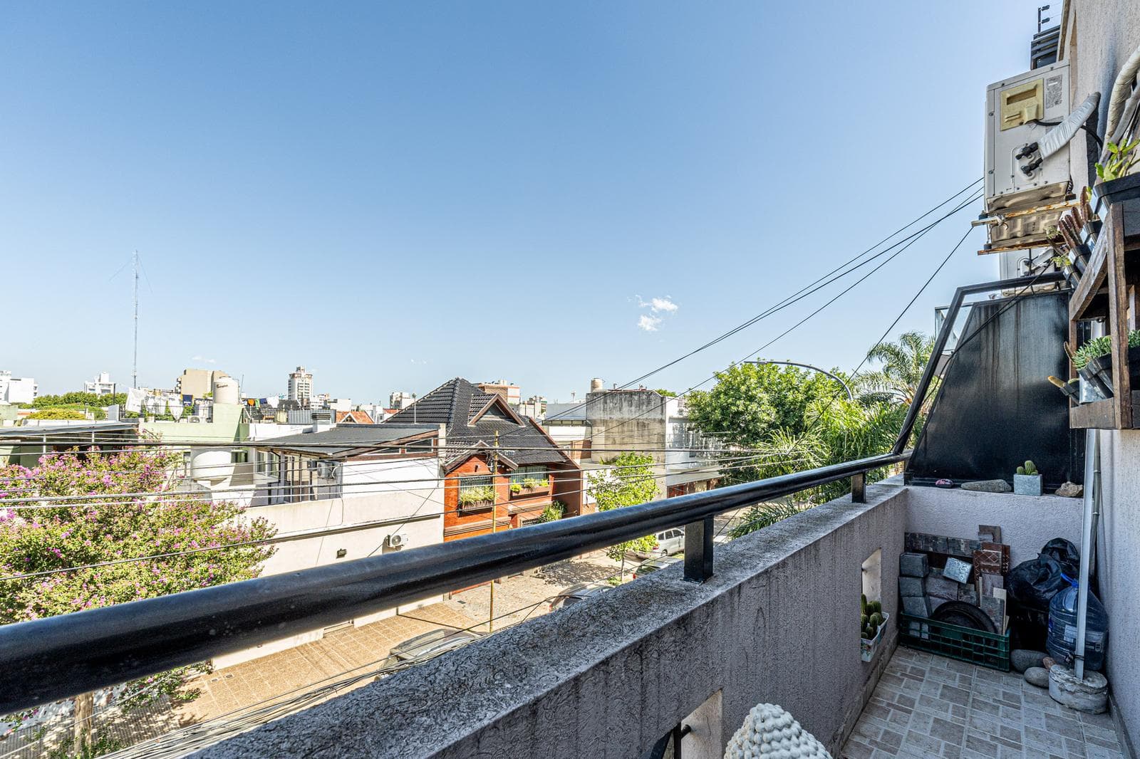 4-room apartment with a terrace—For Sale