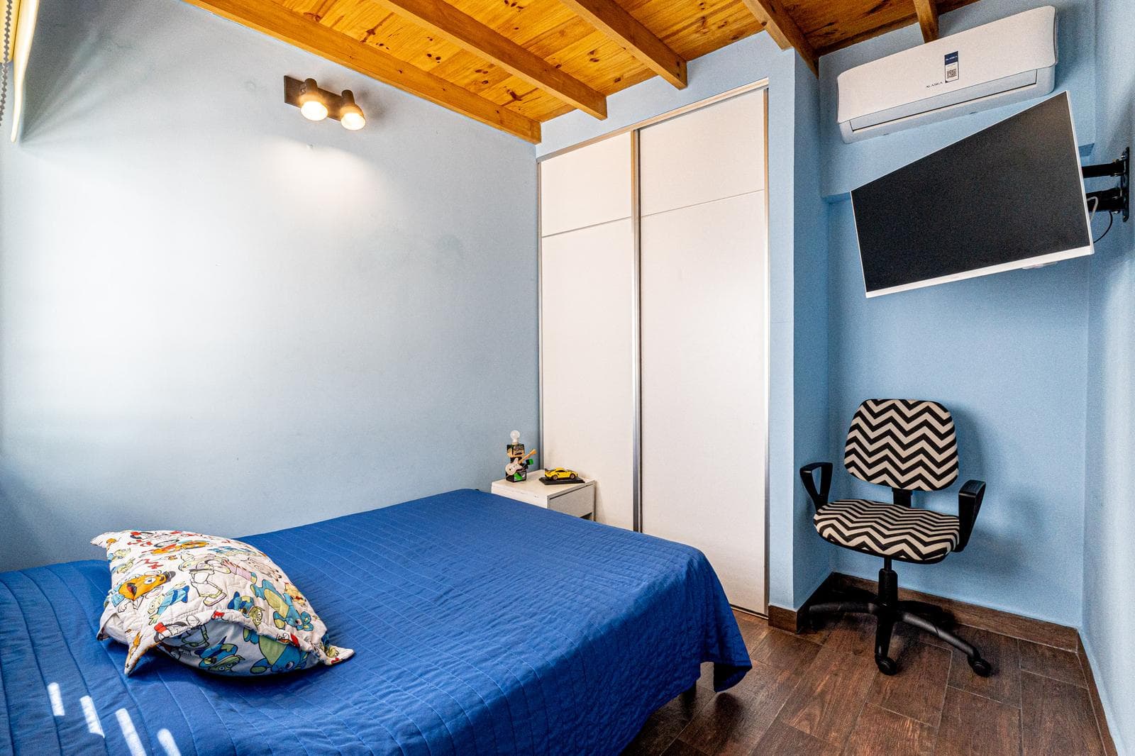 4-room apartment with a terrace—For Sale