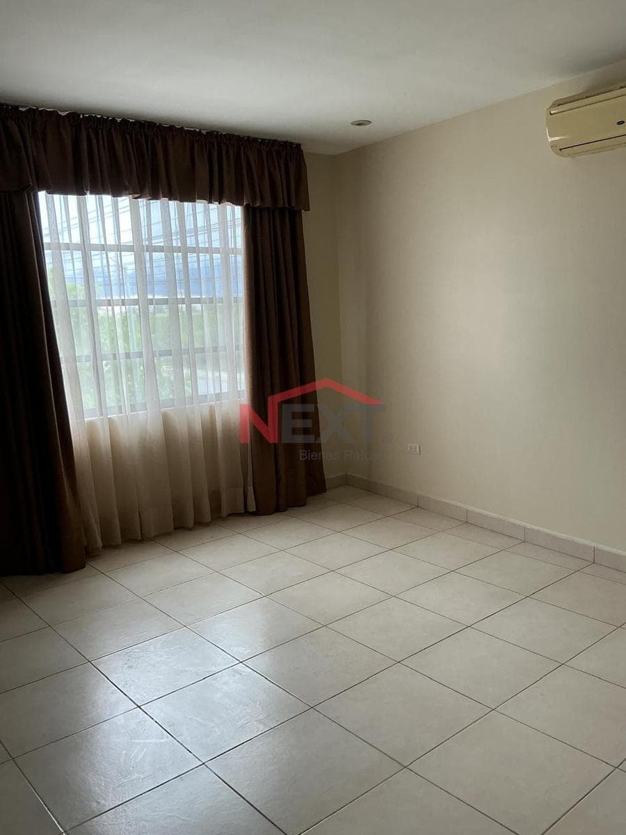 Corner House for Rent in Jardines Coloniales
