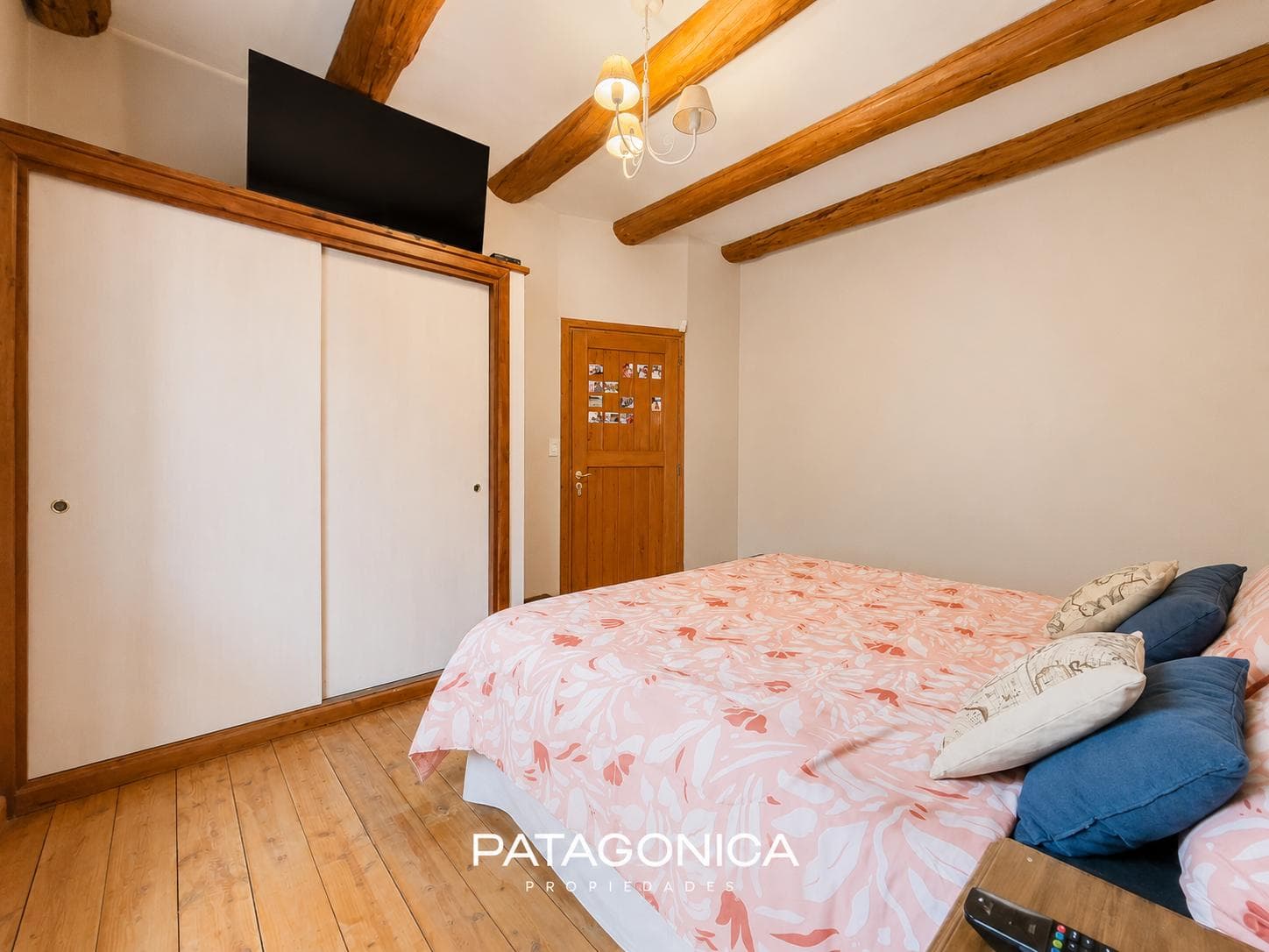 House for sale, 272 m², on the Manzano Peninsula, 50 meters from the beach, Villa la Angostura