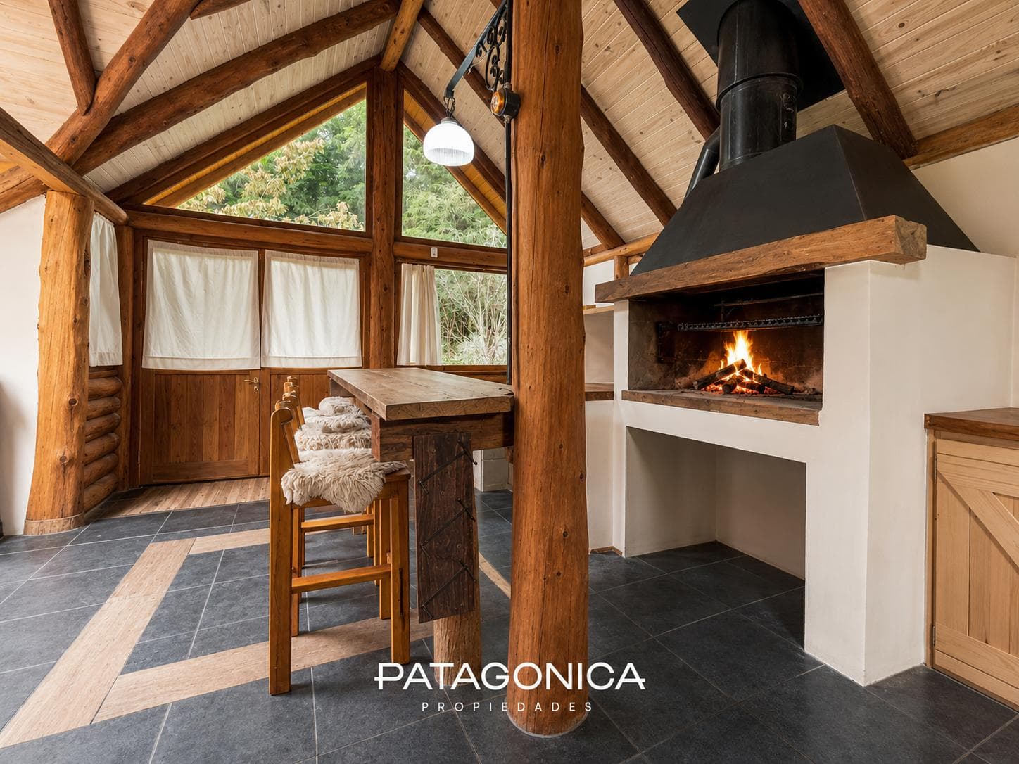 House for sale, 272 m², on the Manzano Peninsula, 50 meters from the beach, Villa la Angostura