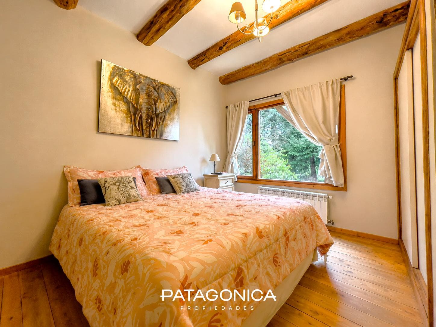 House for sale, 272 m², on the Manzano Peninsula, 50 meters from the beach, Villa la Angostura