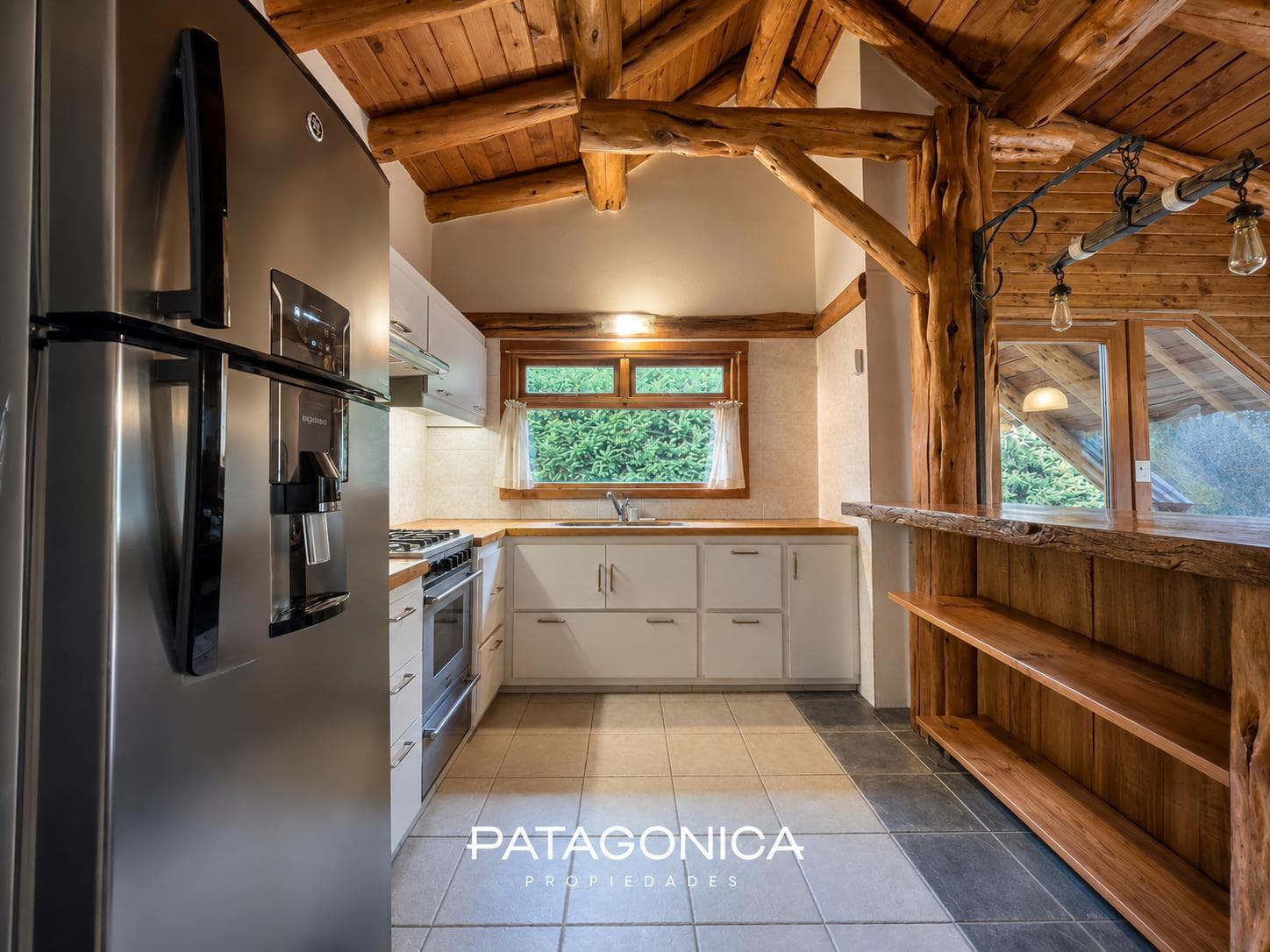 House for sale, 272 m², on the Manzano Peninsula, 50 meters from the beach, Villa la Angostura