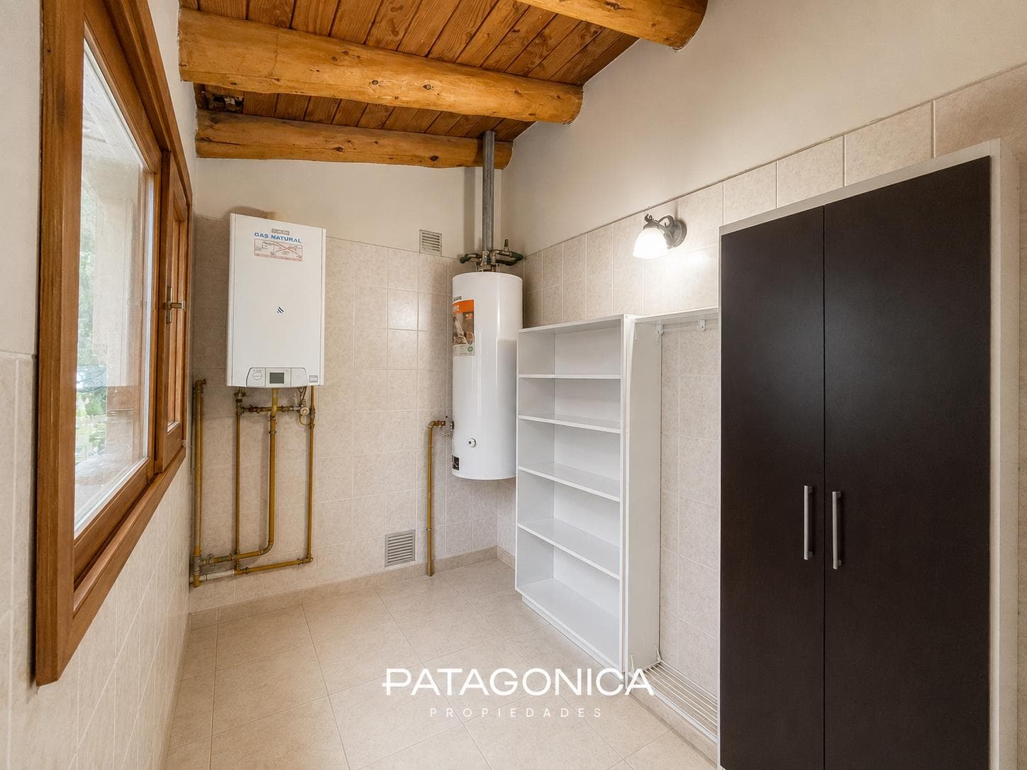 House for sale, 272 m², on the Manzano Peninsula, 50 meters from the beach, Villa la Angostura