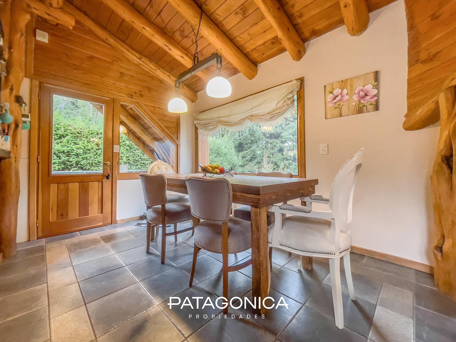 House for sale, 272 m², on the Manzano Peninsula, 50 meters from the beach, Villa la Angostura