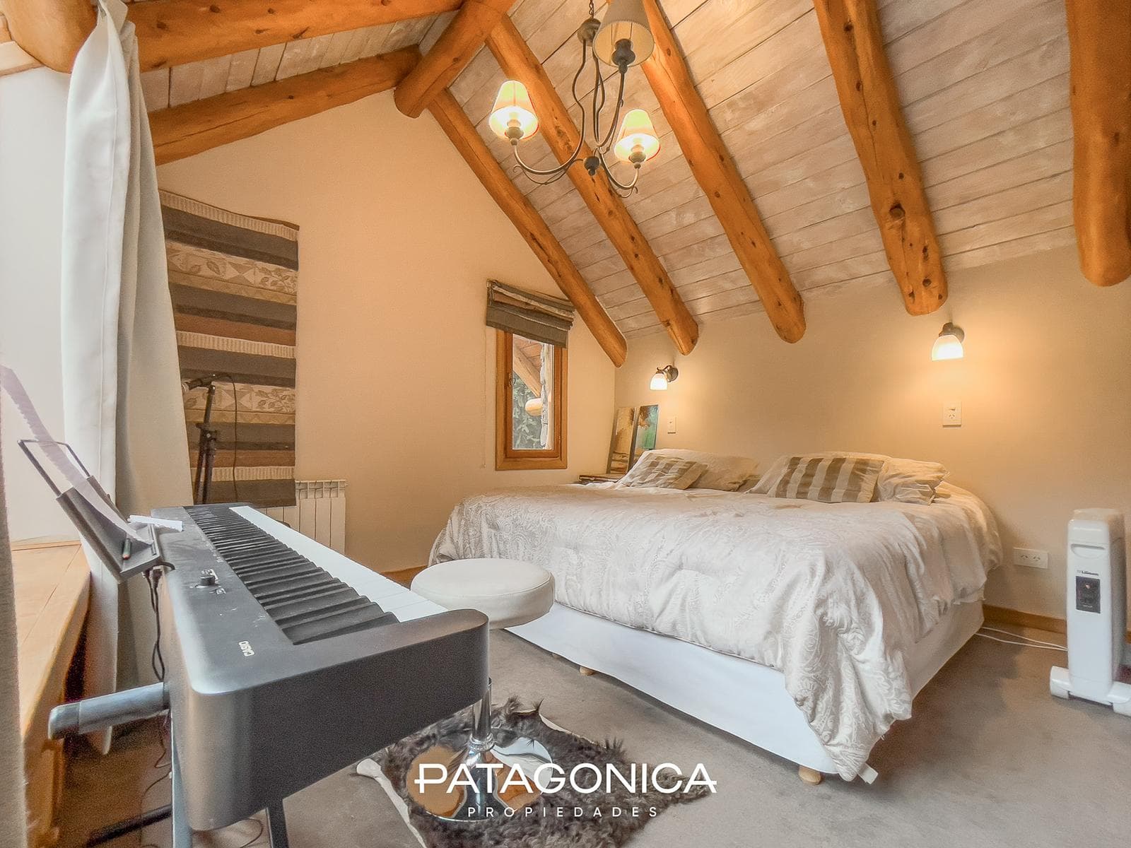 House for sale, 272 m², on the Manzano Peninsula, 50 meters from the beach, Villa la Angostura